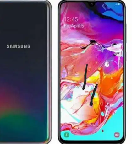 Samsung A70 black good condition

Samsung A70 black good condition no box only orginal charger