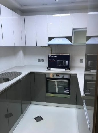 Vacant 1 Bedroom | Equipped Kitchen | Laundry Room