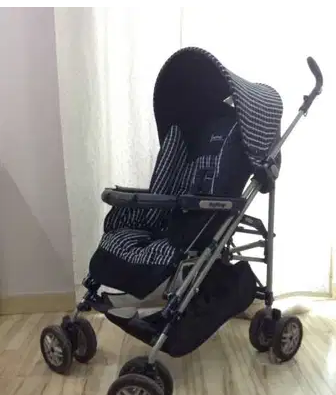 PegPer&euml;go pram cum double sided carriage set
PegPer&euml;go pram in mint condition
MADE IN ITALY, a rare find, won't get anywhere else.
A luxurious pram in which your baby will feel like a p...