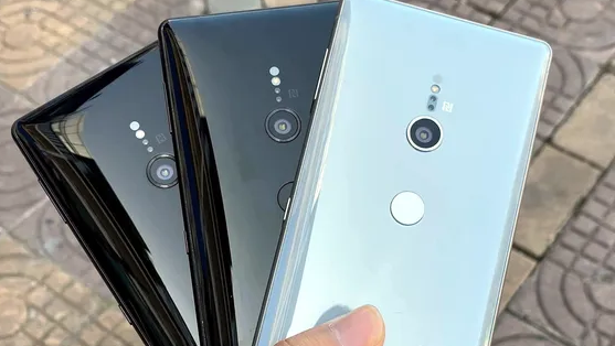 Sony Xz2  سوني xz2 مستعمل بحالة جديد