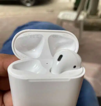 Apple AirPods 1st generation
