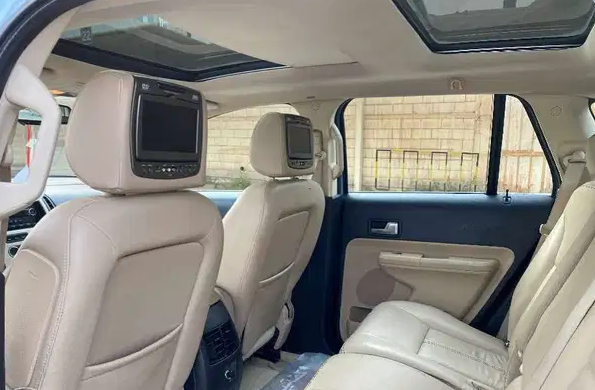 Ford Edge 2008-

Ford Edge, limited edition
Sky blu color
Leather seats, 2 sunroof
Mileage 161000 km only

Price 1200 kd

Call96702998
