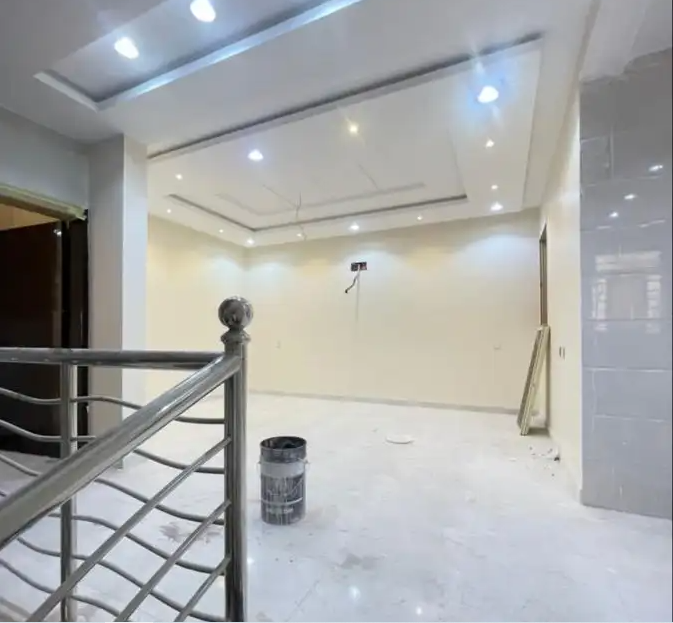 فلل للبيع 
درة الموسى المربع الذهبي
المساحات تبداء من 322
مسطح البناء**520**
وجهه شرقية شارع 30
    وشارعين وموقف 
*الدور الأول*
مجلس ومقلط مجلس حريم ومطبخ ومستودع
2 دورات مياه 
*الدور الثاني * 
3 غرف...