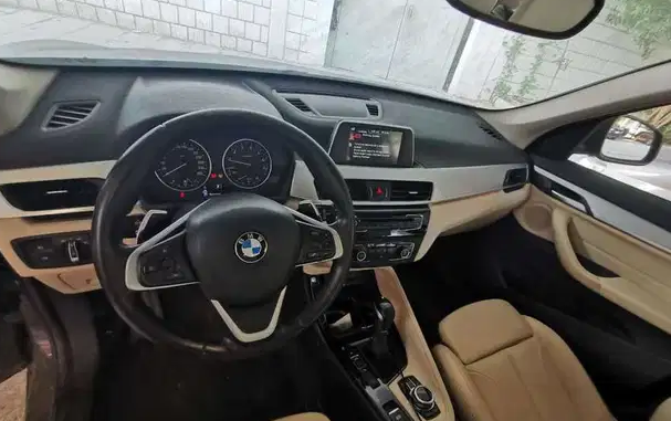 Bmw X1 2017 Excellent condition and as New

Dealer service and maintained, run 50.000 km

Genuine paint, no accidents and many options...