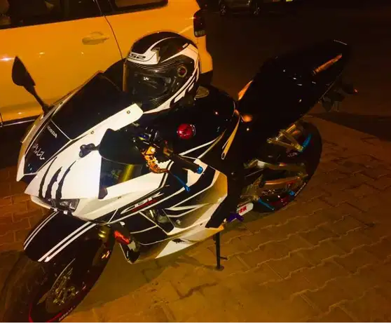CBR 600RR Honda model 2016 only 5000km in very good condition
