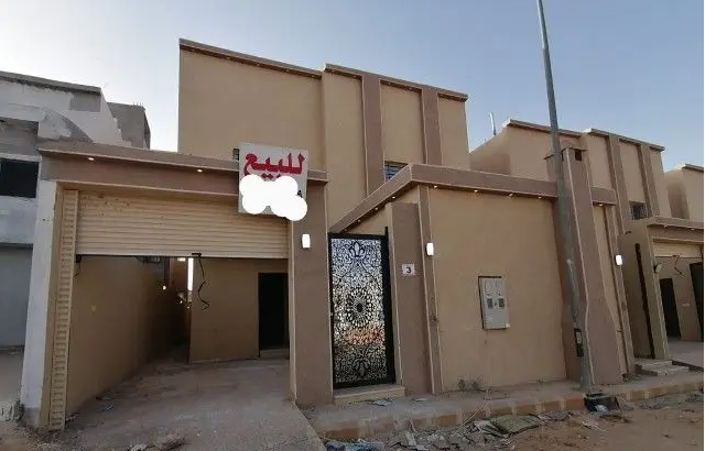 فيلا للبيع درج صاله وشقة في حي عكاظ مساحة 360
