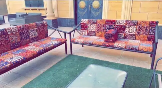 للبيع كراسي كويتيه العدد 2 بحاله جيده مع المساند 
ملاحظه / النقل على المشتري