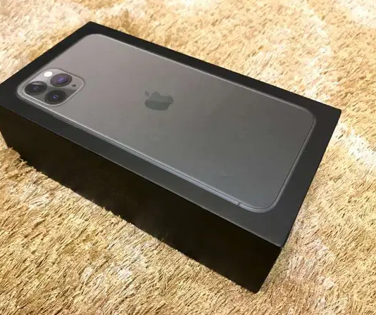 IPhone 11 Pro Max , Dual SIM , 256 GB
iPhone 11 Pro Max , Midnight Green , 256 GB , Dual SIM
With box &amp; all accessories ,5G , lte , Facetime
Zero scratches, Mint condition, used a few months
Batte...