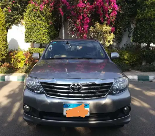 Toyota Fortuner 2017
تويوتا فورتشنر موتور كبير ، لون فضي مدخن ، دهانات المصنع ، رخصه ساريه سنه مرور القاهره ، صيانات توكيل تويوتا العبور منتظمه، كاوتش جديد و بطاريه جديده ،تم إضافة مرايات ضم في التوكي...