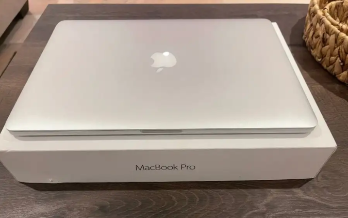 ماك بوك برو اي 7 15 انش MacBook I7
السلام عليكم ورحمة الله وبركاته 
للبيع ماك بوك برو 
شاشة ريتنا 15 انش 
الجهاز Mid 2015 
المعالج I7 
الرام 16 جيجا 
الهاردديسك 512 اس اس دي 
HDD 512 SSD 
عدد دورات ال...