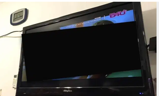TV 42&rsquo; Inch
42 inch television
Black LCD

In good condition.