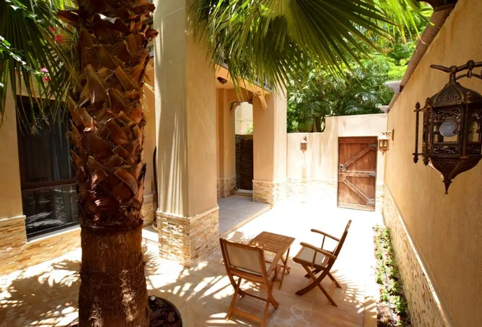 UNIQUE OPPORTUNITY TO RENT A 1BR GARDEN HOUSE ON OLD TOWN, DOWN TOWN!!!