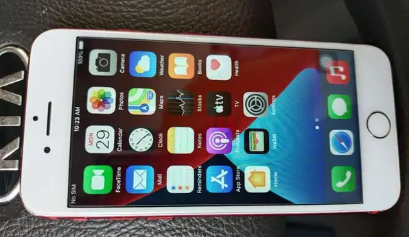 Iphone 7 128GB

iphone 7 128GB good condition only mobile battery health 76 if ur interested call me65798309