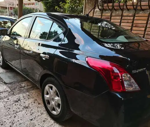 للبيع نيسان صنى كاملة اتوماتيك اون اسود