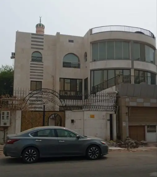 فيلا البيع على شارع تجارى
