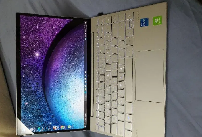 اتش بي انفي فائق النحف
للبيع لابتوب اتش بي انفي (HP Envy) نحيف و مواصفات قويه.  صناعه حديد كامل مع شاشه 13.3 بوصه، معالج كور اي 5 جيل الحادي عشر و 8 قيقا رام.  سعه التخزين 512 قيقا و كرت شاشه 2 قيقا م...
