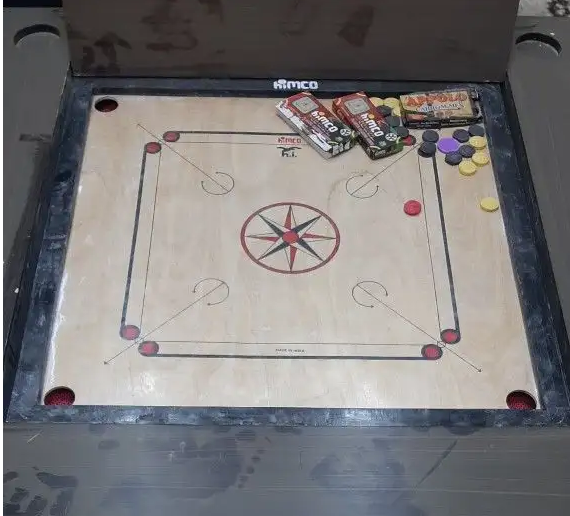 طاولة كيرم