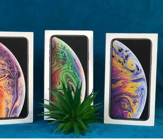 iphone Xs MAX متوفر جميع المساحات والالوان