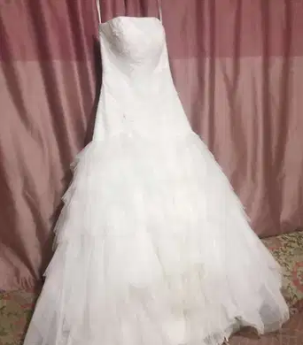 size m New wedding dress
