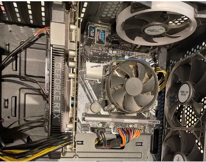 pc مواصفات تشغل قراند وكود وغيرها
عندي بي سي ماكمل عشر شهور واستخدام مو كثير جدا وما العب فيه كثير  ع السوم 
المواصفات i5 9400f
2060 سوبر
16 ram 
بور سبلاي 550 واط المذربورد asrock b365m