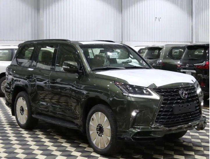 لكزس بلاك أديشن LX570 موديل 2021 جديد
* يسرنا شركة البريمي للسيارات أن نقدم لكم العرض الأفضل لهذا اليوم سيارة.
الماركة : لكزس بلاك أديشن
المدينة : الرياض
النوع : LX 570
الموديل : 2021
الممشى : جديد
ال...