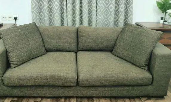 Sofa For sale

Dear IIK Viewers,

Sofa ( 3 seater) with good condition available for throw away price at Salmiya Block 12.

Please Contact Mob No:90906915 .