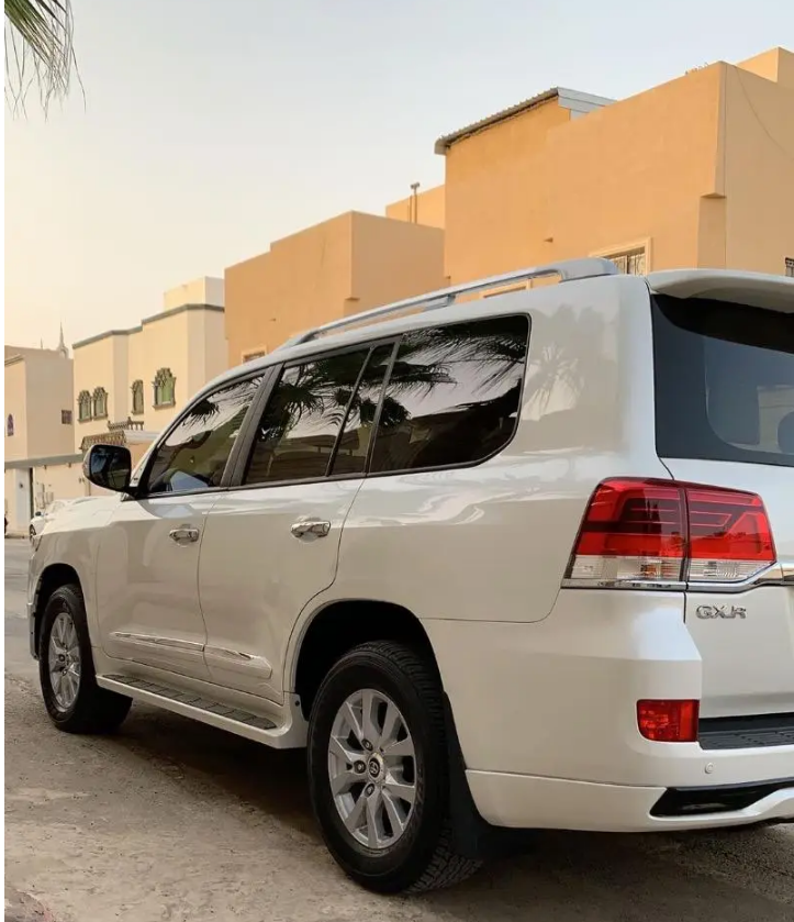 لاندكروزر GX-R فل كامل سعودي
- النوع : تويوتا .
- الفئة : GX-R .
- قوة المحرك : 8 اسطوانات. 
- اللون الخارجي : لؤلؤي .
- اللون الداخلي : بيج . 
- العداد 57 الف قابل للزيادة . 
- الموديل : 2016 . 
- ال...