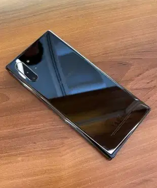 Samsung Galaxy Note 10 + 5G 256 GB Black

Note 10 Plus, 5g, 256 GB, 12 Gb Ram, black. Very good condition, no scratches. With all genuine accessories and box.