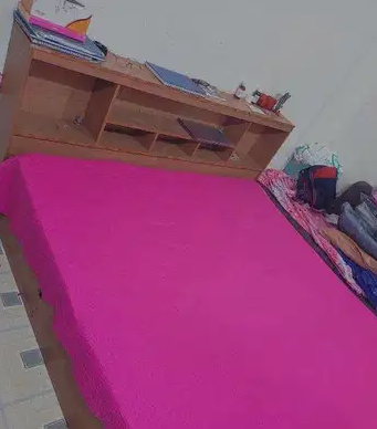 غرفه نوم سرير كنج سايز و دولاب ب ٢٠