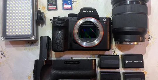 Sony a7 r2 (full frame mirrorless)
28-70mm lens with bag pack and all in photos slightly negotiable price 5500 aed
المدينة : دبي
الحي: ديرة
النوع: كاميرات تصوير
الفرع: سوني
الحالة: مستعمل
السعر: 5,500...