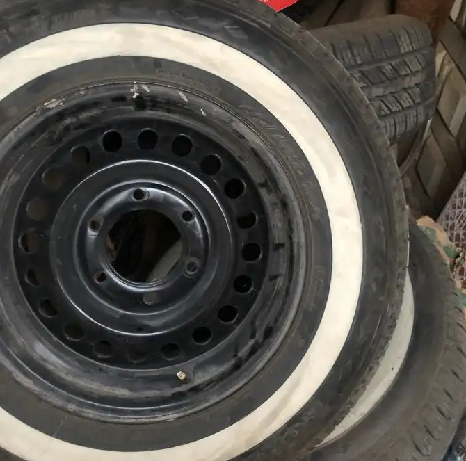 4 جنوط هلل مع كفرات خط جديده 
استعمال شهر 
ويوجد كفر بقراطيسه مافك
