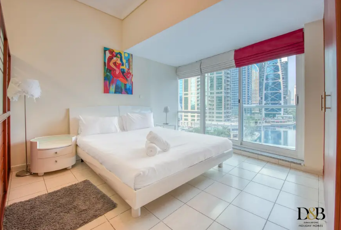 Spacious Studio with Stunning View and Near Metro
This amazing spacious studio comes with a balcony and stunning view of the lake. The apartment has a partition dividing the bedroom from the living ro...