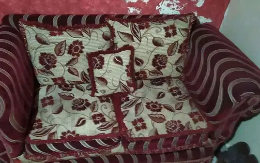 انتريه بحاله جيده ٢فوتيه و ٢ كنبه كبيره