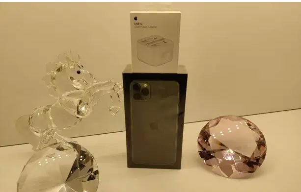Iphone 11 pro max Dual sim 256G متبرشم للبيع