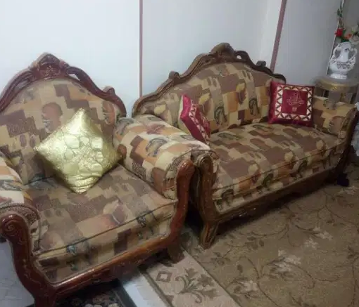 للبيع انترية 2 كرسى 2 كنبة