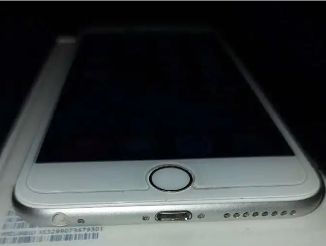 ايفون 6s بلس
للبيع ايفون 6s بلس 
ذاكره 128 جيجا 
نسبه البطاريه 100٪ 
مفتوح لغيير البطاريه