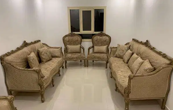 للبيع طقم قنفات مع الستاره بحاله ممتازه
السعر المطلوب 200 د قابل للنقاش بالمعقول
هاتف67076836