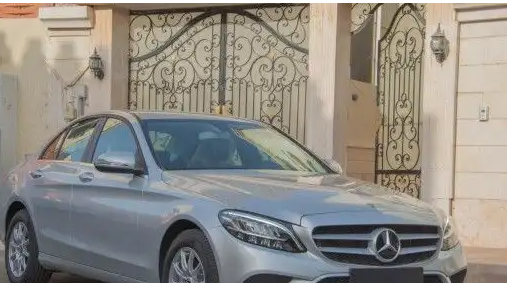مرسيدس C200 بدون فتحه وارد الجفالي
-القير:  أوتوماتيك           
-الوقود:  بنزين               
-الحالة:  مستعملة
مرسيدس C200 بدون فتحه سقف 
موديل 2020 
الممشى 0 كم زيرو جديده 
سعودي وارد الجفالي 
سعة...