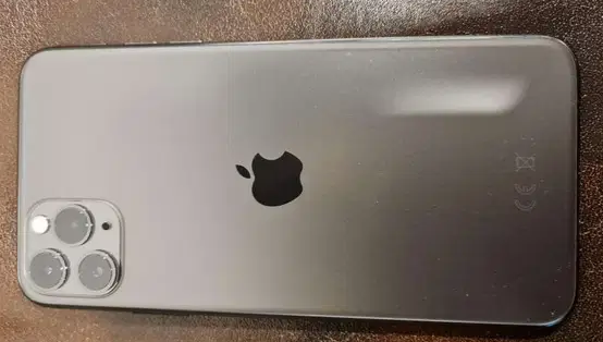 Iphone 11 pro max
Used very lightly, not even a scratch
256 GB
With screen protection and new covers