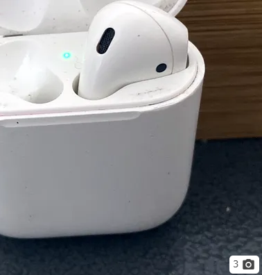 سماعه ايربودز الاصليه ابل للبيع Abbet AirPods original for sale
AirPods Apple original for sale