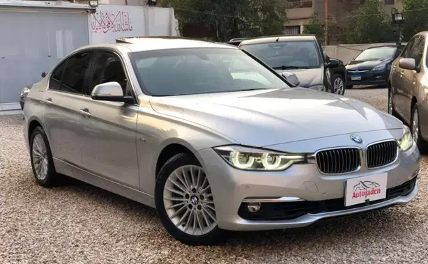 320 لاكشيري
فبريكا كلها بالكامل صيانات كلها بالتوكيل بالبافاريا عداد ١٨٠٠٠٠كم بحالة ممتازة السعر قابل للتفاوض البسيط بعد المعاينة
