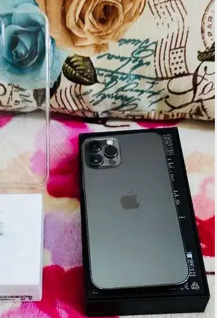 Iphone 12 pro 256 zerooo
استعمال ١٠ ايام فقط يعني الموبايل يعتبر زيروو كرتونه عربي انجليزي معاه شاحن فاست ٢٠ اوريجنال وجراب نضيف مفيهوش الهوا ولا خدش حتي