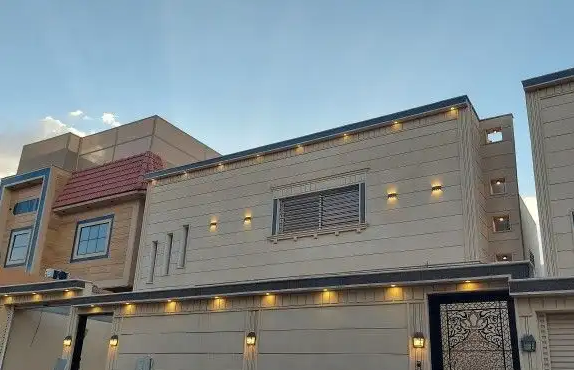 دوره الموسى دور ارضي وملحق
دور  وملحق مساحه 400 متر  علي شارع 15 متر 
 الدور الاول  مجلس رجال  ومقلط طعام 
مجلس حريم  ومقلط طعام  مطبخ كبير   
3غراف نوم   و 4دورات مياه  
مدخل سياره  مدخل باب خارجي حر...