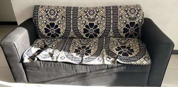 Sofa set

good condition
pick up only

3+2