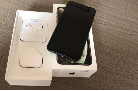 Iphone Xs Max خط 64GB كسر زيرو بكامل مشتملاته