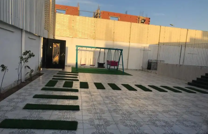 استراحة للايجار قسمين.مثمله
استراحة الفخر 
بالقرب من تقاطع مثملة ، ومجمع المفروشات.
قريبة من الخدمات..
قسمين منفصله:-
قسم رجال:- 
1-مجلس بيت شعر 8*7. 
2-مقلط رجال 10*6.
حوش رجال مع جلسه خارجية

قسم نس...