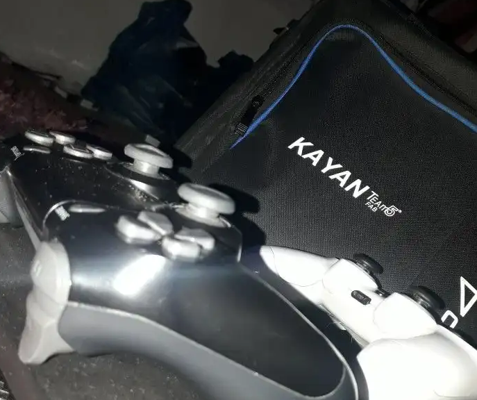 بلايستيشن 4 1 تيرا للبيع ps4