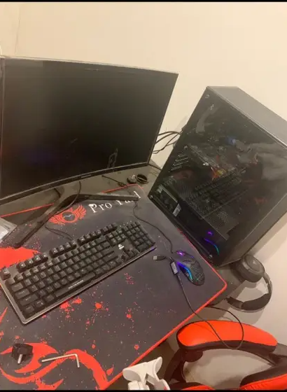 PC للبيع
بي سي للبيع 
كيس
كرت شاشه واحد مدمج مع المعالج
والثاني كرت rtx 2060
شاشه27 بوصه 144 هرتز 
طاوله خاصه للبيسي
كرسي قيمينق احمر 
كيبورد ديناميكي
ماوس