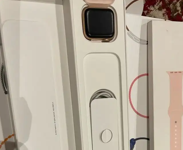 ساعة ابل اصليه الاصدار السادس Apple Watch 6