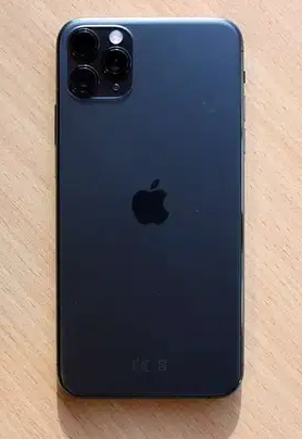 للبيع ايفون 11por max نظيف البطارية 95%